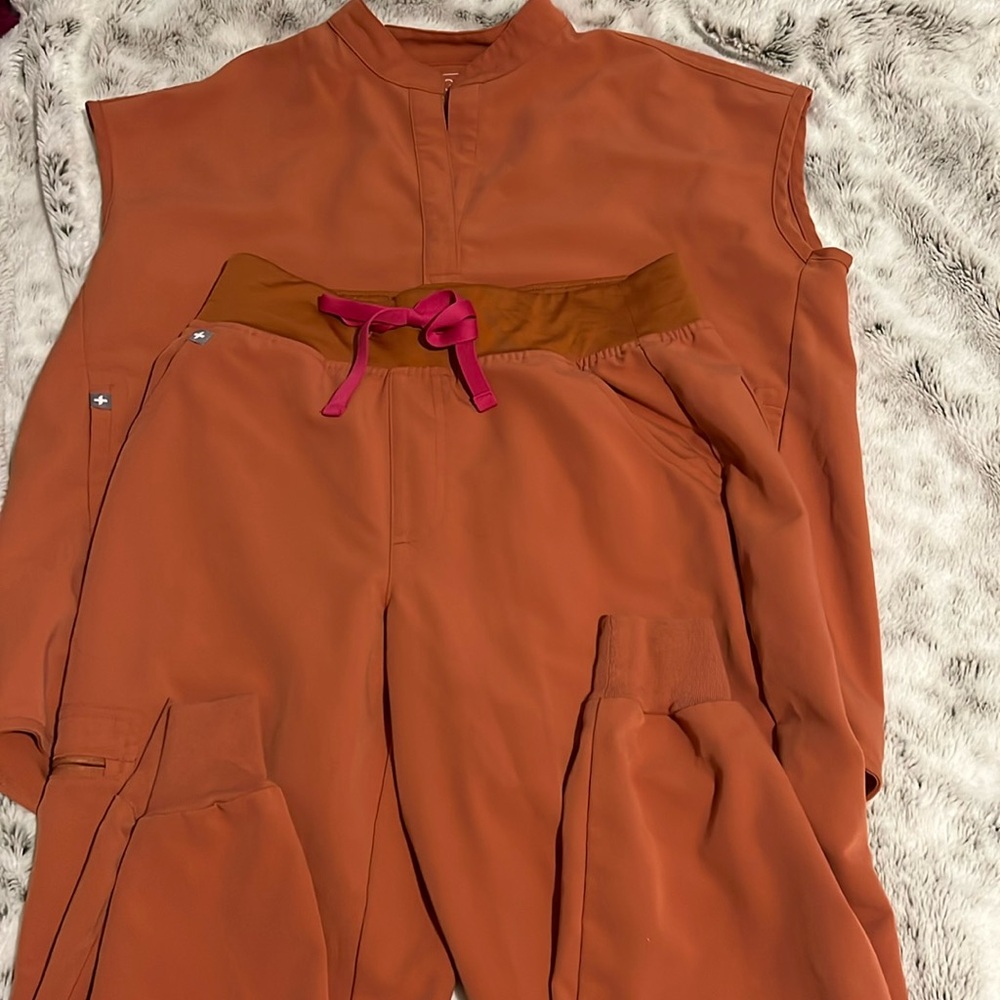 Terracotta scrubs